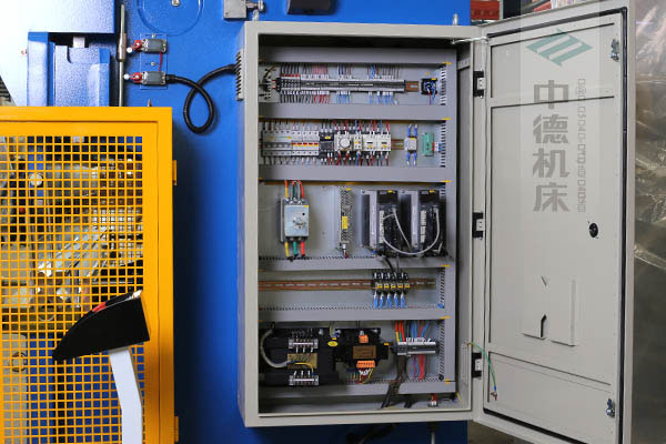 ZDPK-10032采用法國(guó)進(jìn)口施耐德元?dú)饧?，穩(wěn)定耐用壽命長(zhǎng)