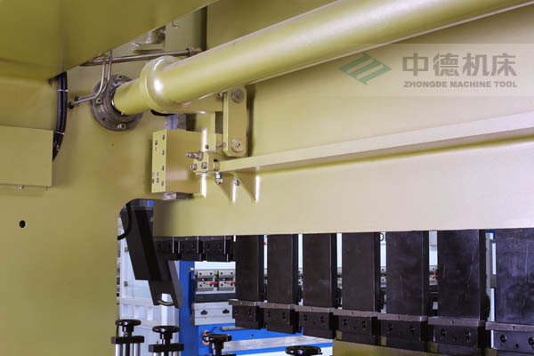 ZDPK-10032配有中德公司最新型扭軸同步裝置，強(qiáng)度高，能調(diào)節(jié)，專(zhuān)利技術(shù)