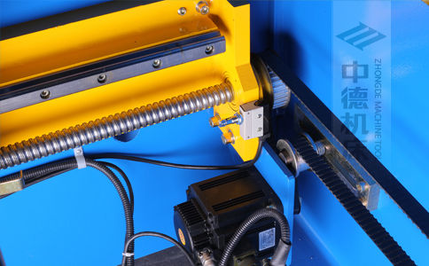 ZDPK-20032X軸配有滾珠絲桿及直線導(dǎo)軌，大功率伺服電機(jī)，鋼絲同步帶，能顯著提升X軸定位精度及速度 (2).jpg